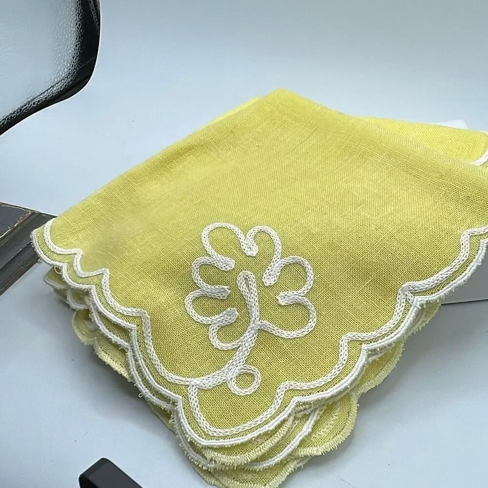 Vintage yellow Linen 16”x16” set of 6 scalloped edge floral